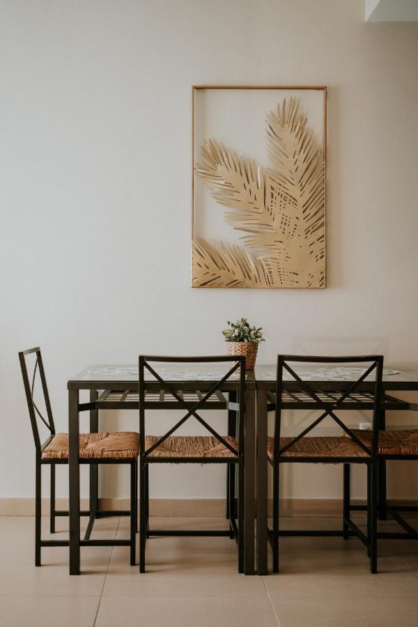 Apartamentos Poniente - Mares Torre Del Mar Bagian luar foto