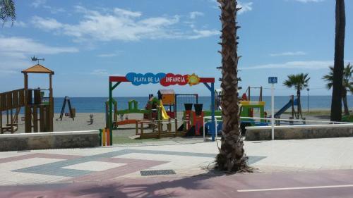 Apartamentos Poniente - Mares Torre Del Mar Bagian luar foto