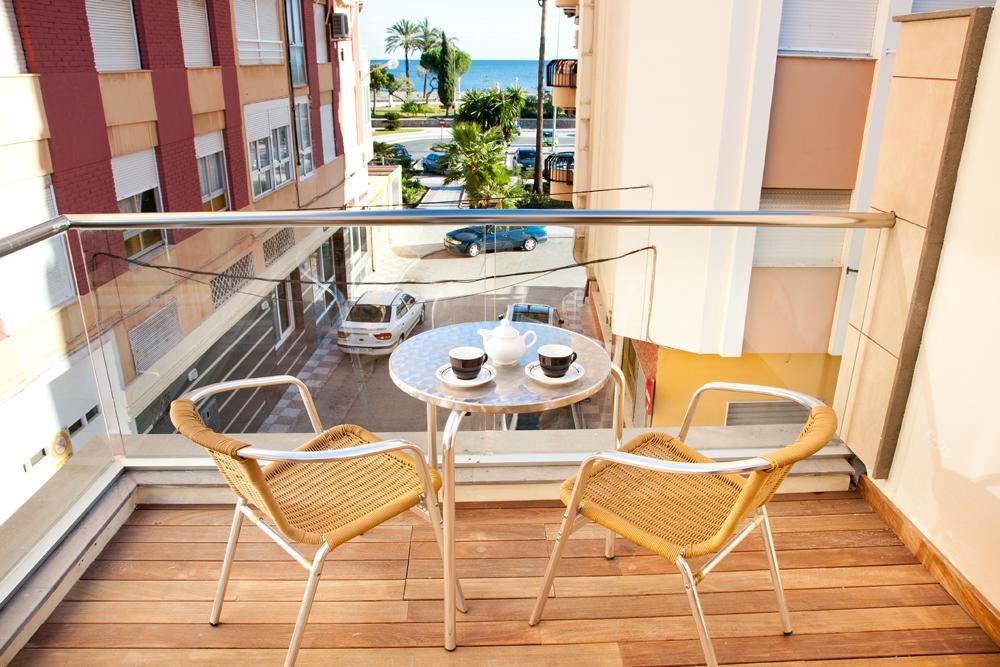 Apartamentos Poniente - Mares Torre Del Mar Bagian luar foto